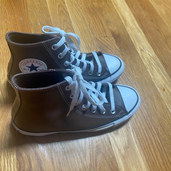 Size 6.5 Chuck Taylor All Star High Faux Leather shoes - Picture 4 of 5